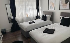 Lovely 2Bedroom 4Mins From Wimbledon Station